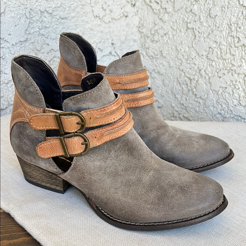 Rebels Distressed Leather Boots 8.5 - 9